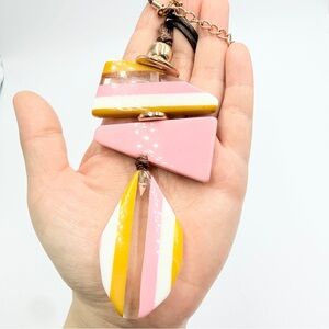 C1946 Geometric Resin Pendant Necklace Pink Yellow White Statement